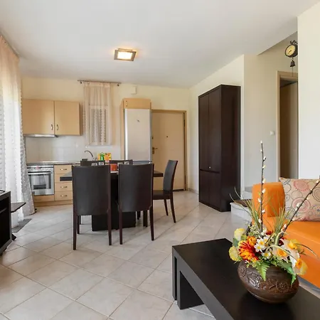 דירה Seaside Garden Retreat